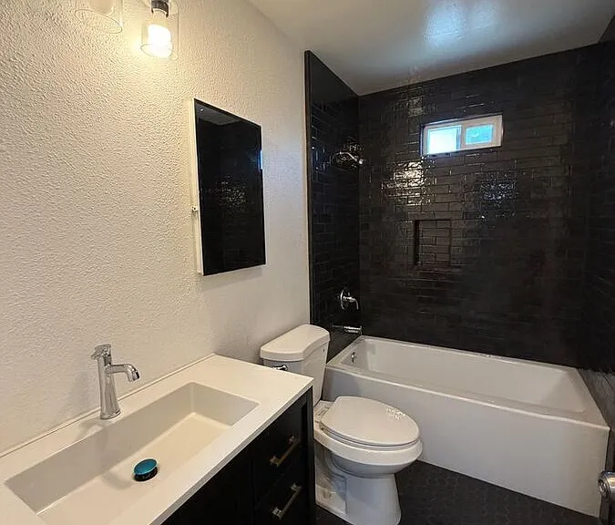 1553 W 58th Pl — Photo 8