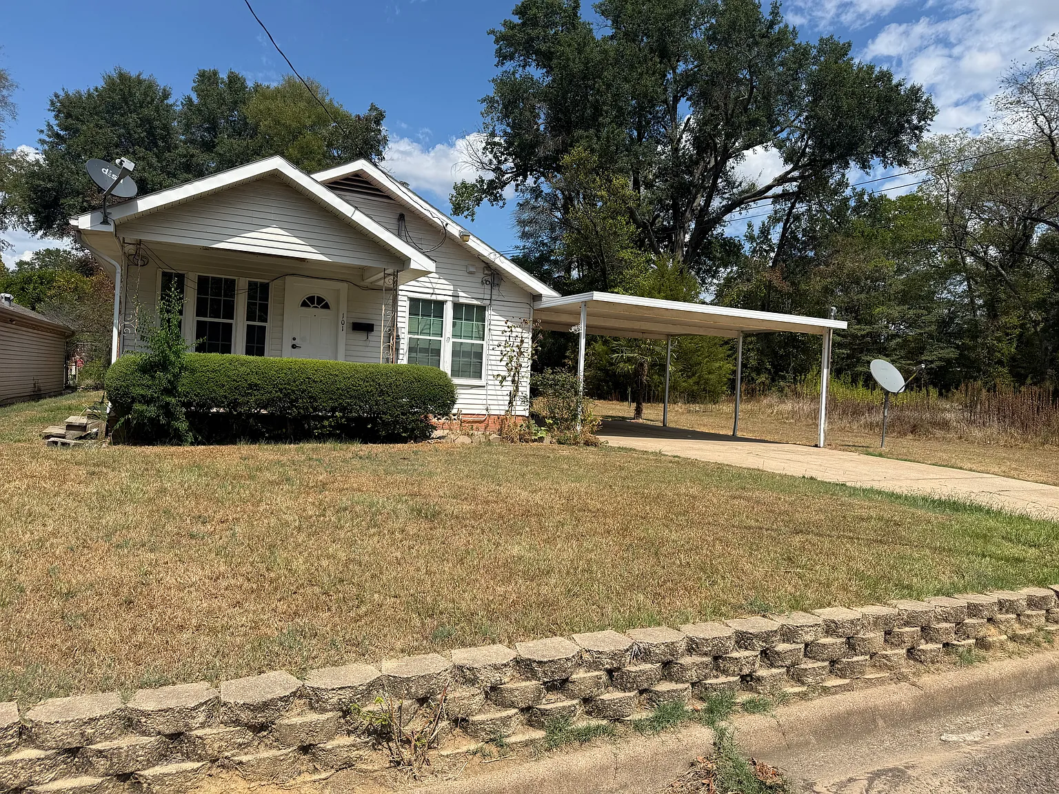 3 bed, 1204 sqft, $1,700 — Photo 1
