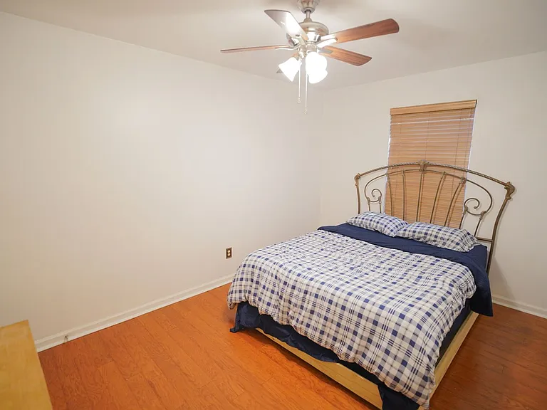 4472 Bay Shore Cir — Photo 18