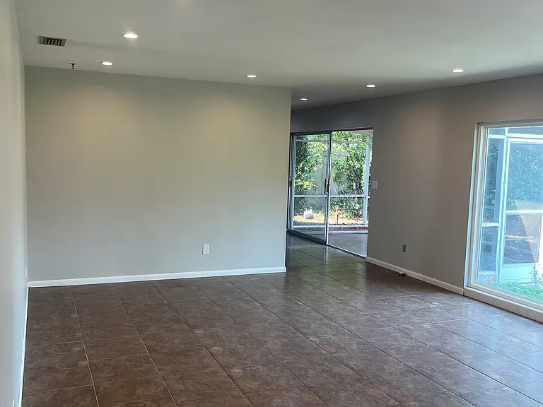 4727 Elaine Pl — Photo 5