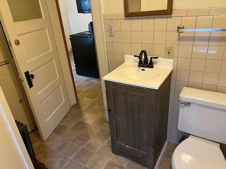 502 N State St — Photo 9