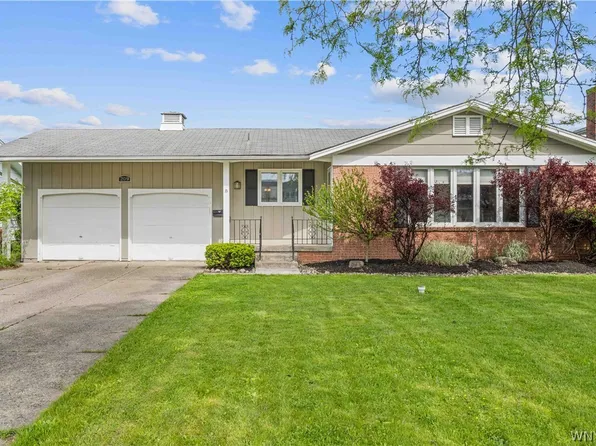 209 Willow Green Dr, Amherst, NY 14228