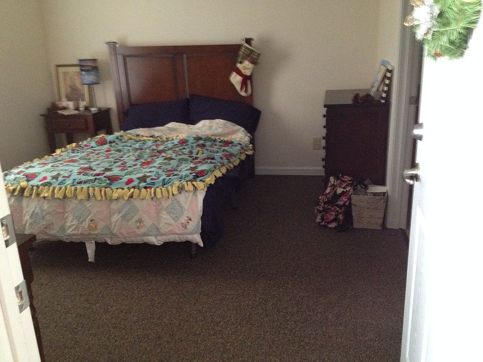 Bed+Nightstand+Dresser included