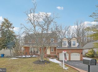 111 Connemara Dr, Sterling, VA 20164