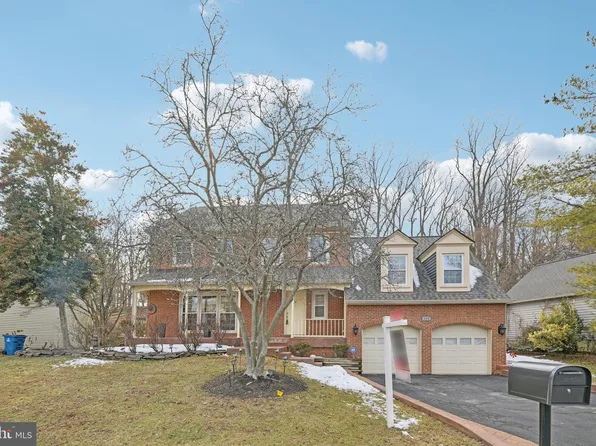 111 Connemara Dr, Sterling, VA 20164