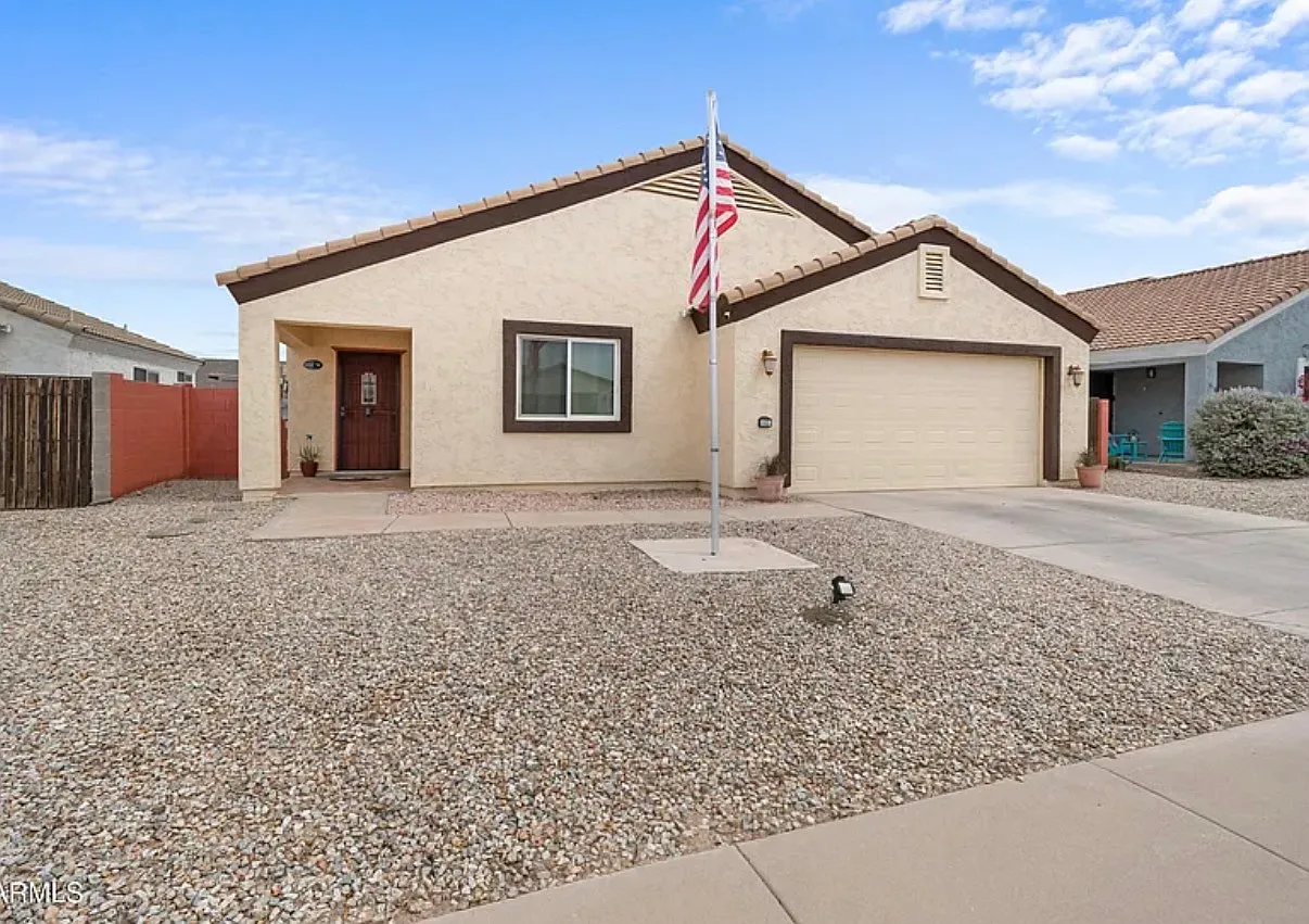3 bed, 1238 sqft, $1,625 — Photo 1