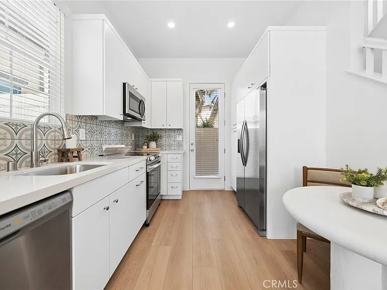 374 Hamilton St #B-101 — Photo 4