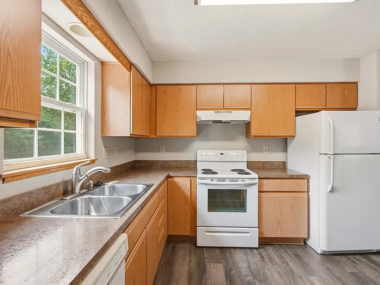 547 Moore Rd #5 — Photo 11