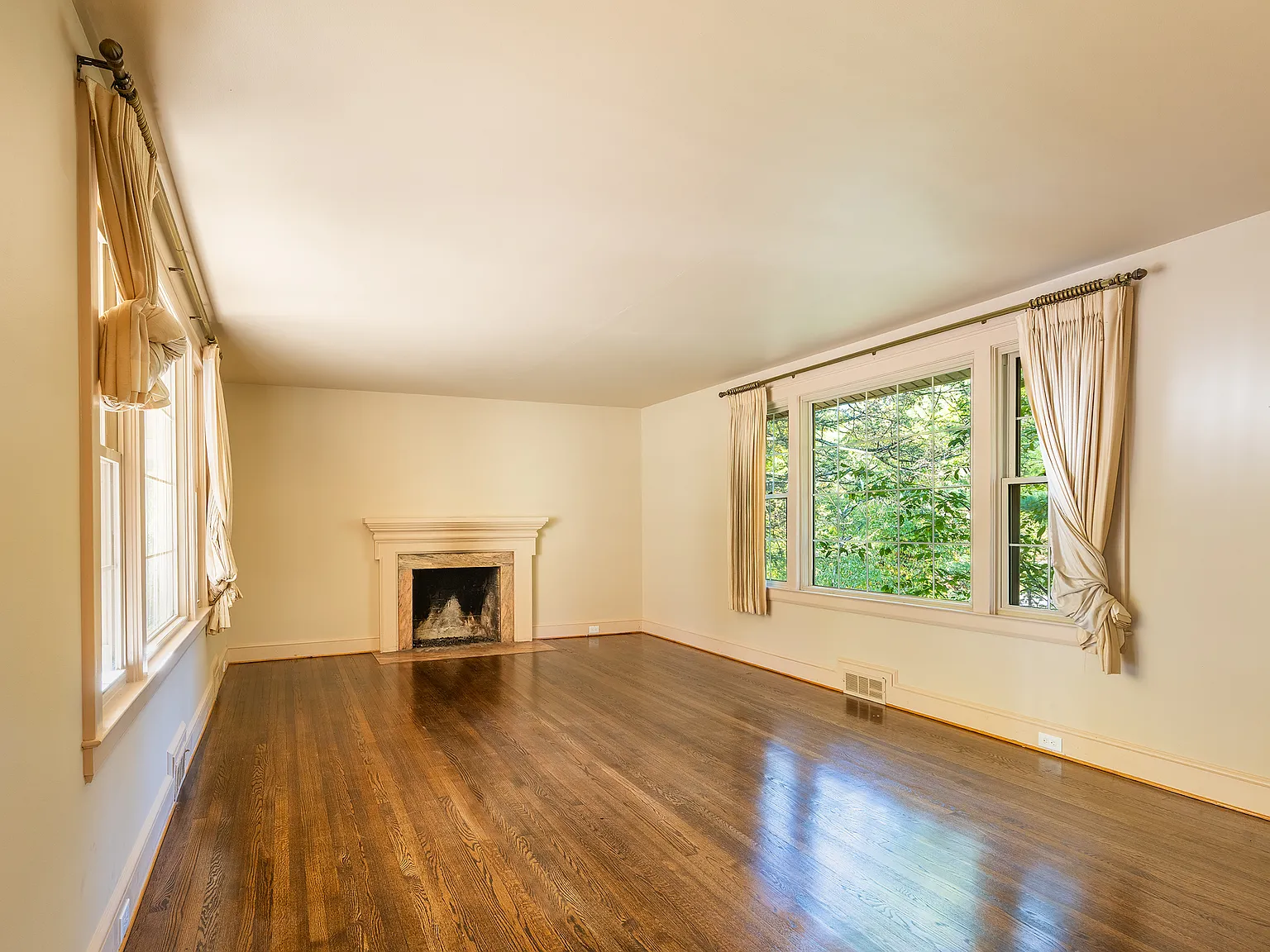 3 bed, 1.5 bath, 1881 sqft, $2,500 — Photo 4