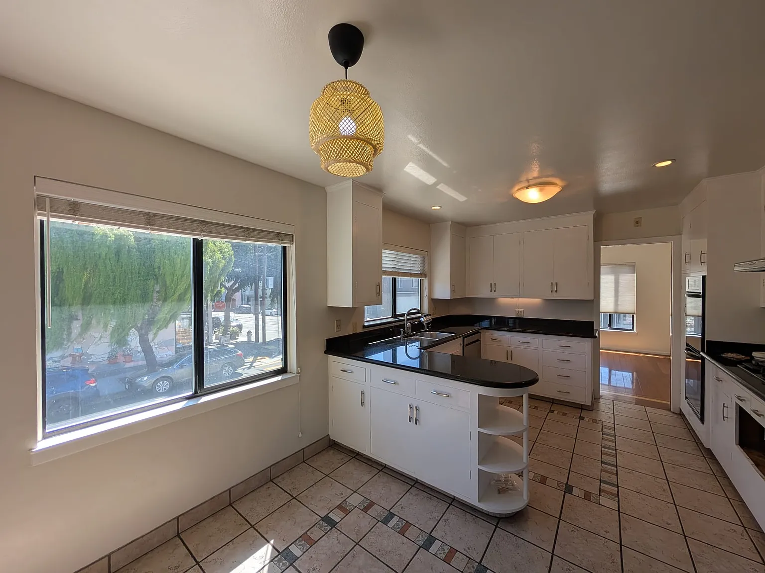 3 bed, 2.5 bath, 1700 sqft, $10,500 — Photo 2