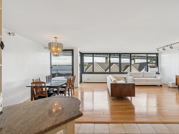 166-41 Powells Cove Boulevard image 14 of 32