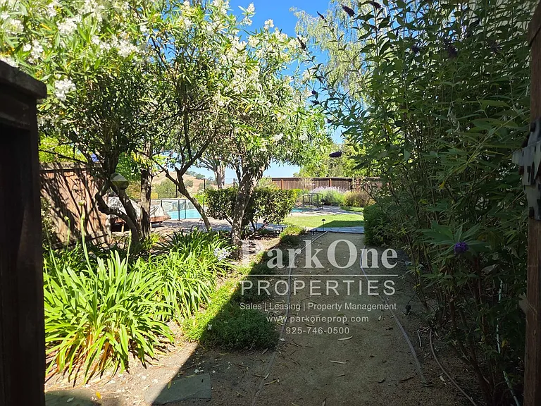 6 Westward Ln — Photo 12