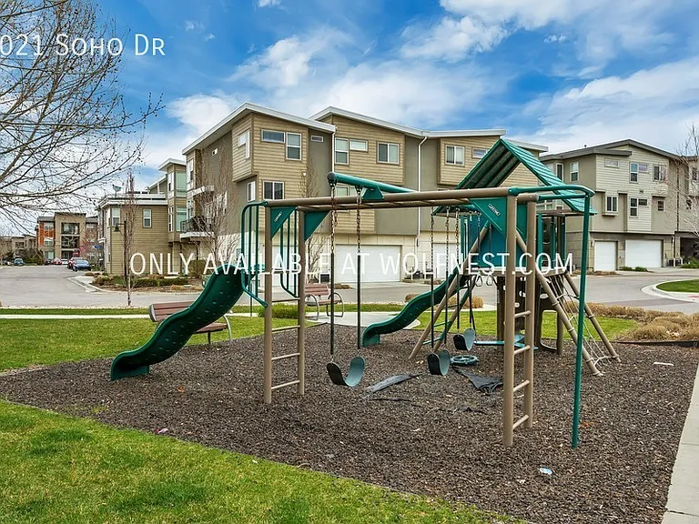 1021 Soho Dr — Photo 40