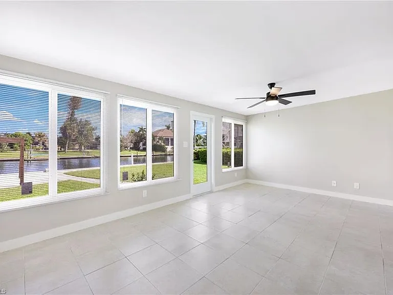 4862 Regal Dr — Photo 17
