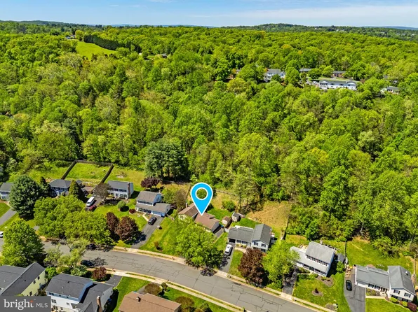 911 Chancellor St SW, Leesburg, VA 20175