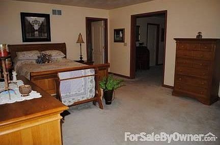 Master bathroom
						:
						Double bowl vanity, separate shower w/ 2 shower heads.