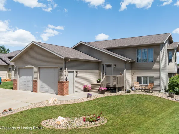 1375 7th St E, Dickinson, ND 58601