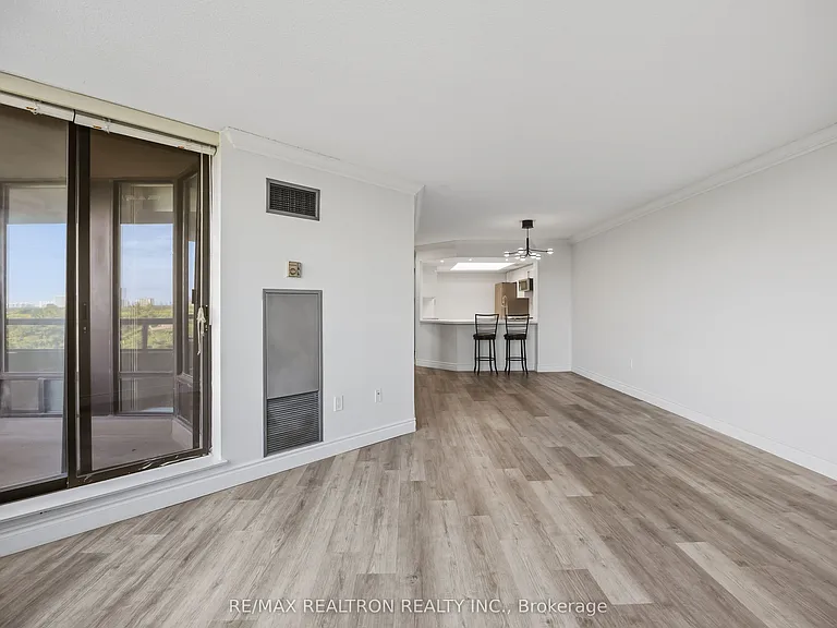 7440 Bathurst St #608 — Photo 9