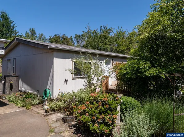 7095 SW Country Club Dr, Corvallis, OR 97333