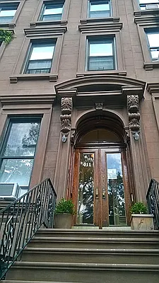 Rented by Voro, LLC | media 24