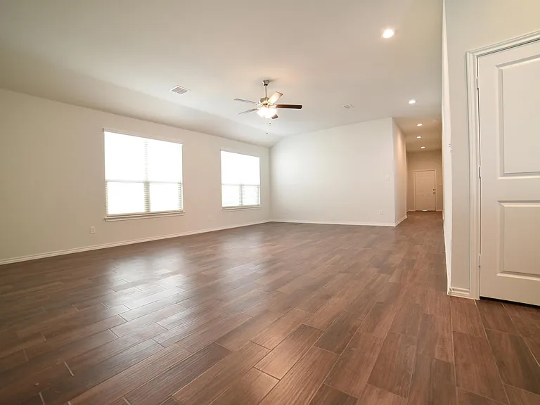 1407 Buckley St — Photo 15