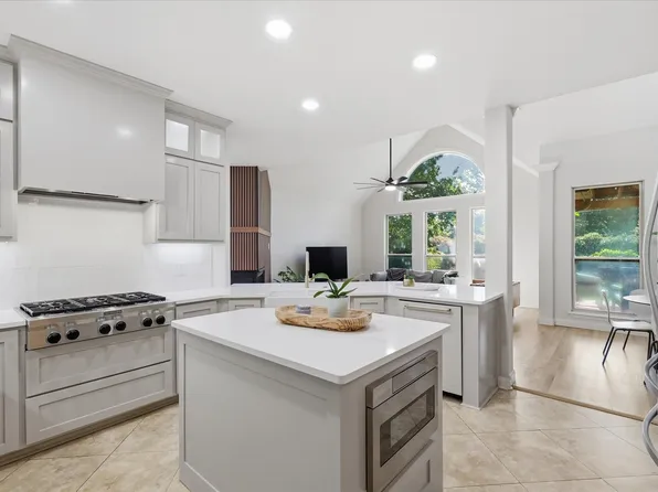 7908 Country Meadow Dr, North Richland Hills, TX 76182