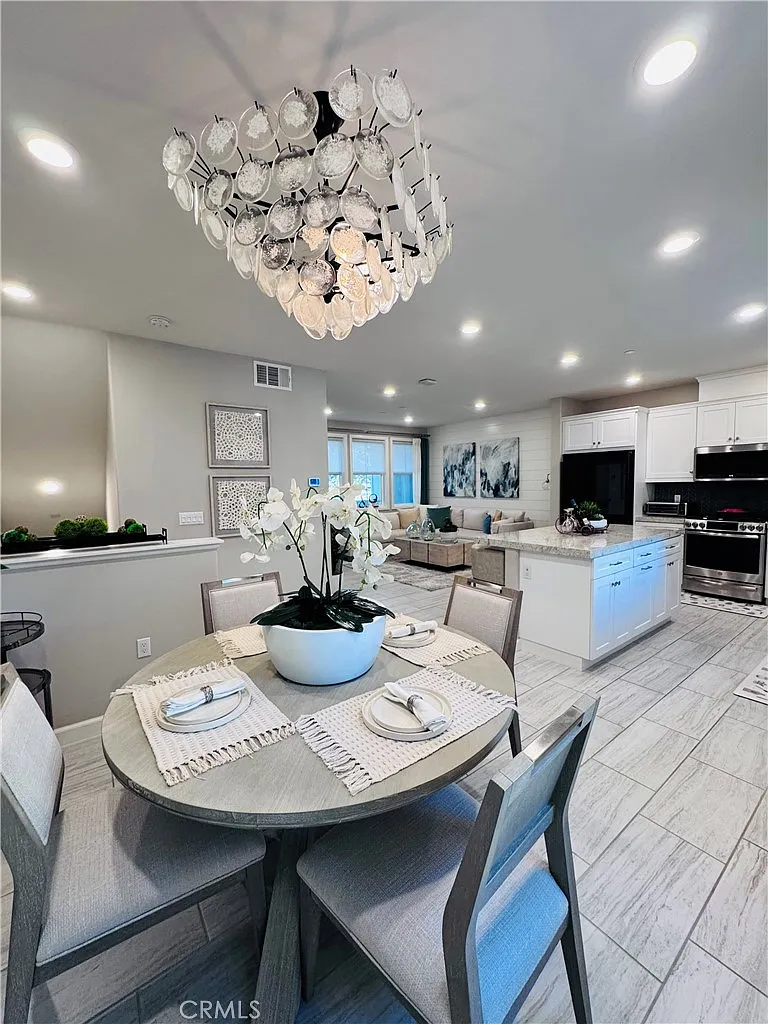 3 bed, 2.5 bath, 1643 sqft, $4,480 — Photo 1