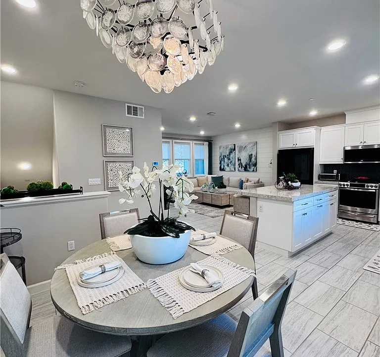 18357 Iris Ln