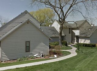 571 Dunham Rd, Gurnee, IL 60031