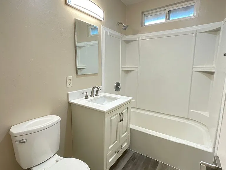 2502 S Rosewood Ave — Photo 15