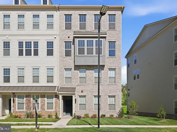 14136 Slate St, Woodbridge, VA 22193