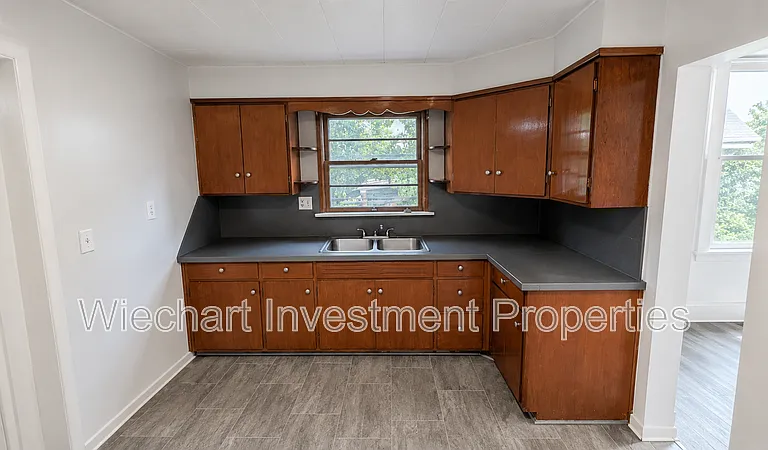 342 N Charles St — Photo 7