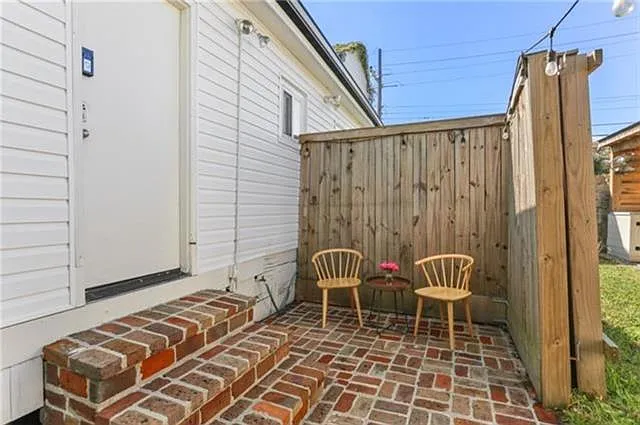 3725 Annunciation St — Photo 9