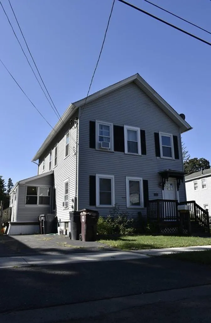 2 bed, 750 sqft, $1,400 — Photo 1