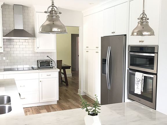 Eat-in Kitchen