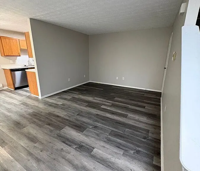 607 Pebble Pl #T — Photo 4