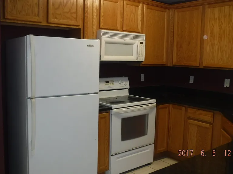 110 University Pkwy — Photo 3