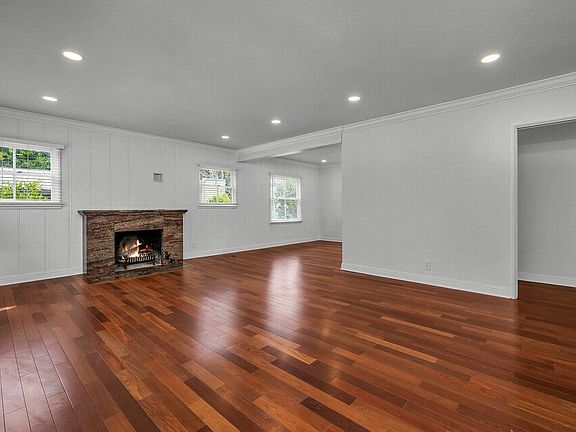 2nd image of 1032 Carol Dr APT 4