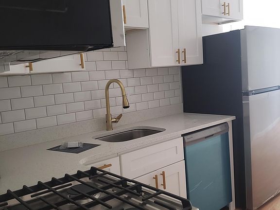 5th image of 5939 N Warnock St #1