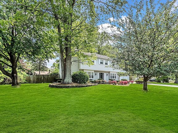 3rd image of 32 Whitfield Ln