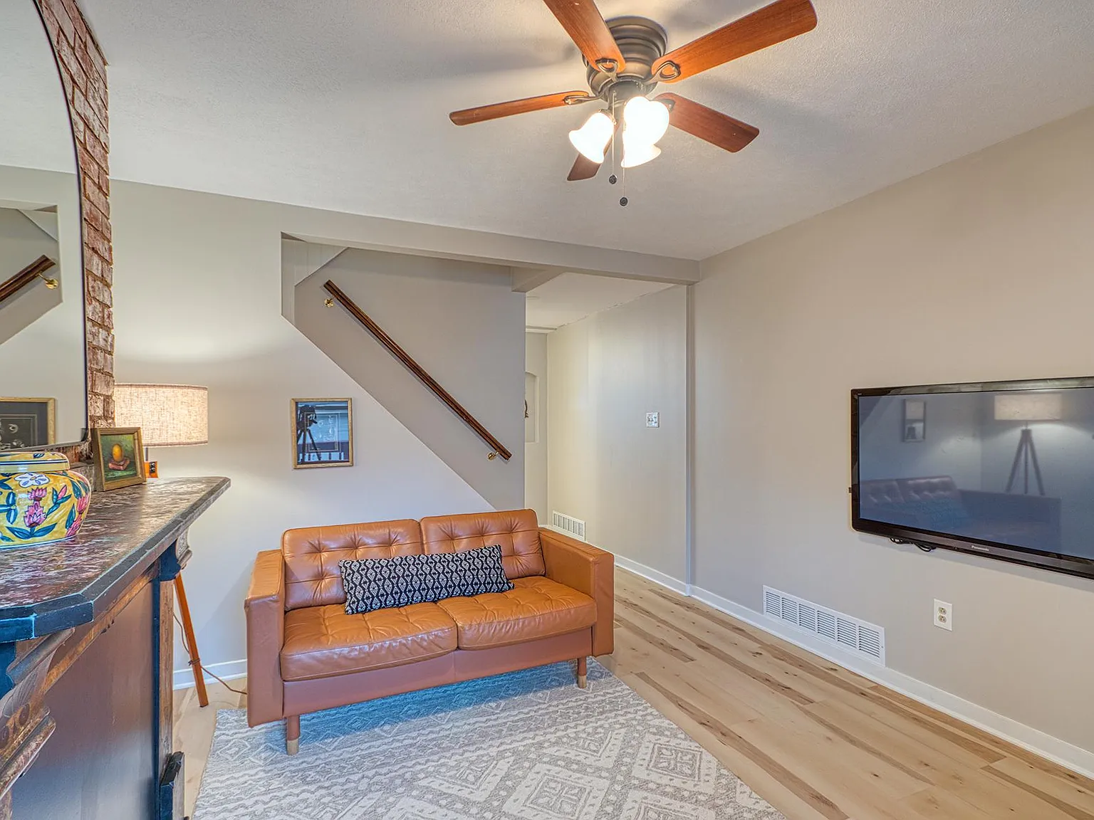 2 bed, 1032 sqft, $2,375 — Photo 3