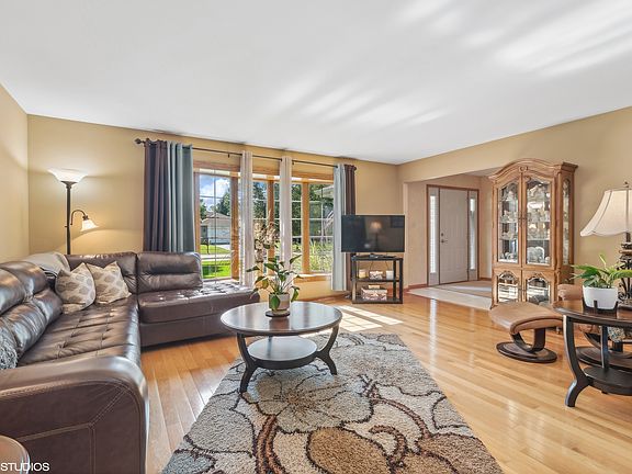 4th image of 8924 Charrington Dr