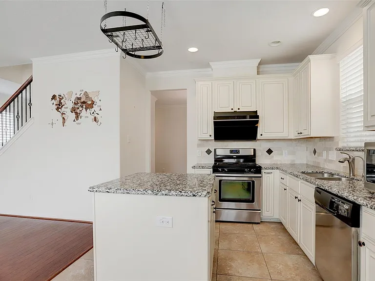 10046 Hillside Bayou Dr — Photo 8
