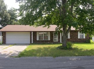 209 Grandview Pl, Brighton, IL 62012