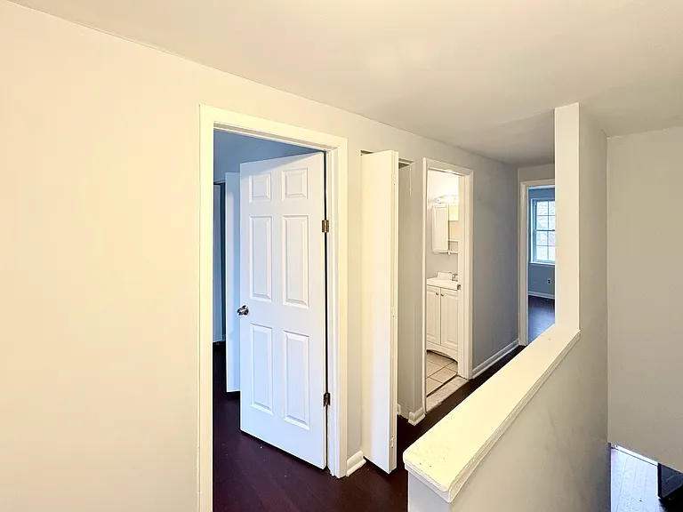 1307 E Madison St — Photo 11