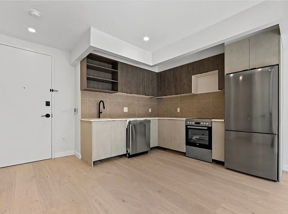 1st image of 3119 37th Ave #5D