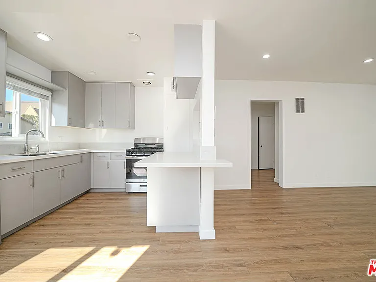 332 S Wilton Pl #1 — Photo 3
