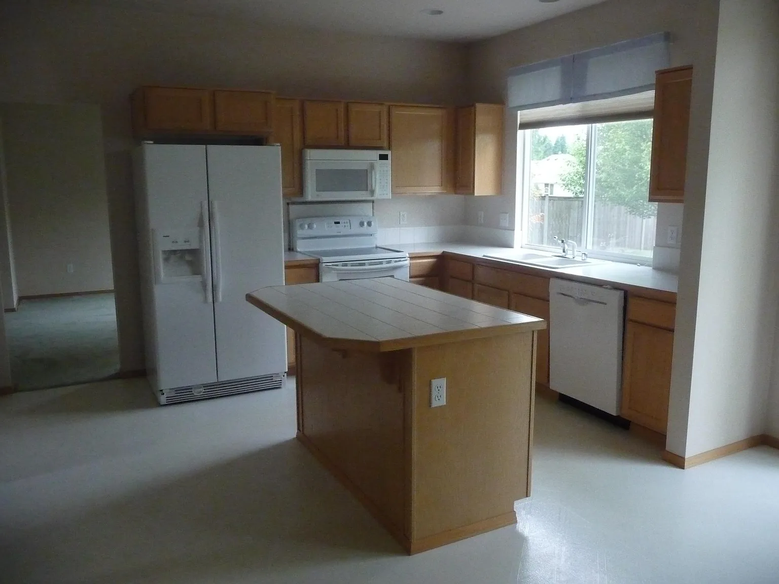 4 bed, 2.5 bath, 2253 sqft, $3,300 — Photo 4