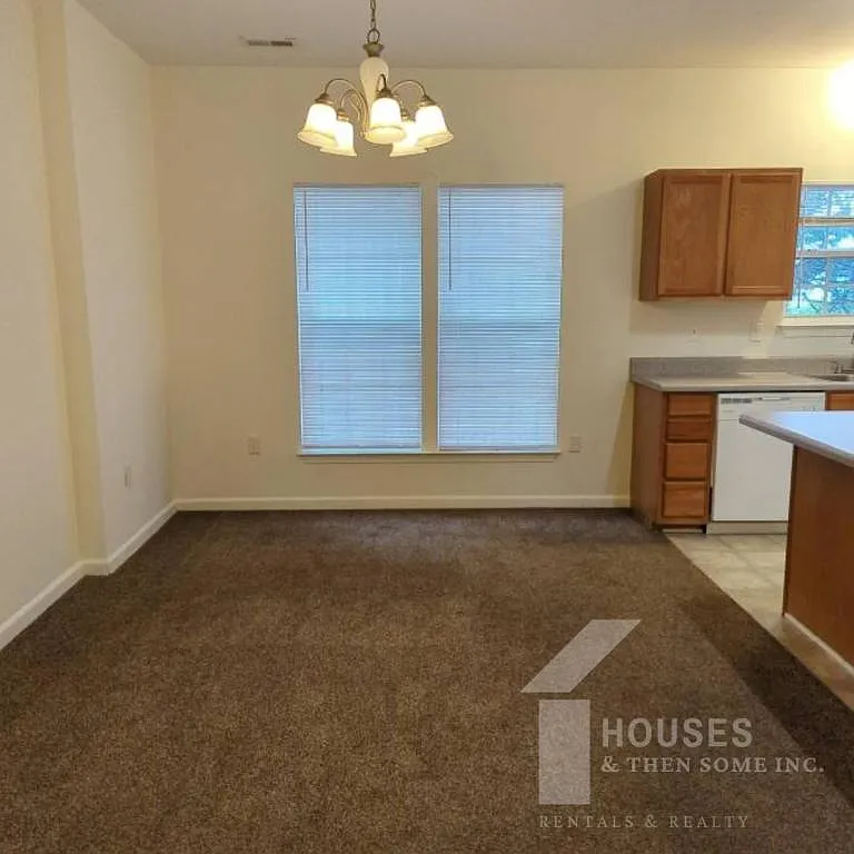 304 Canewood Pl. — Photo 3