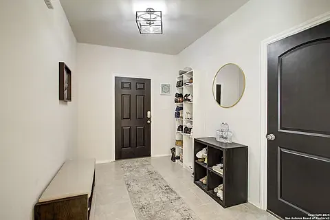 3 bed, 1405 sqft, $1,800 — Photo 2